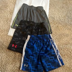 Under Armour 4T shorts. Great condition !